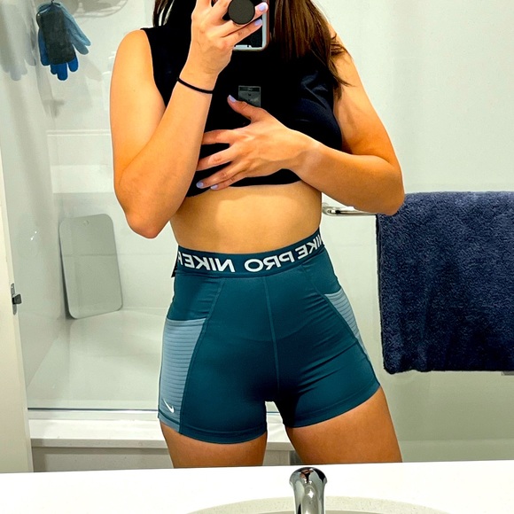 Nike Pants - Nike Pro 3” High Waisted Training Shorts w/ Pockets